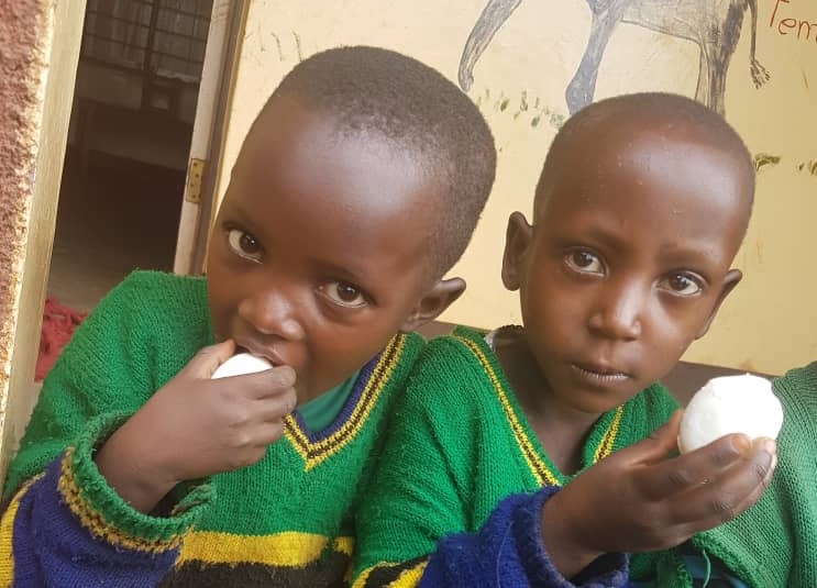 kids eating landscape